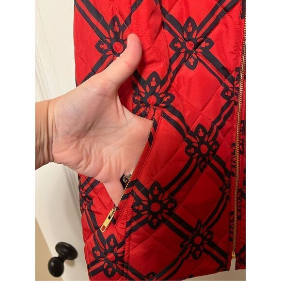 New Crown & Ivy womens puffer vest sleeveless quilted red black patterned gold h - Picture 2 of 8